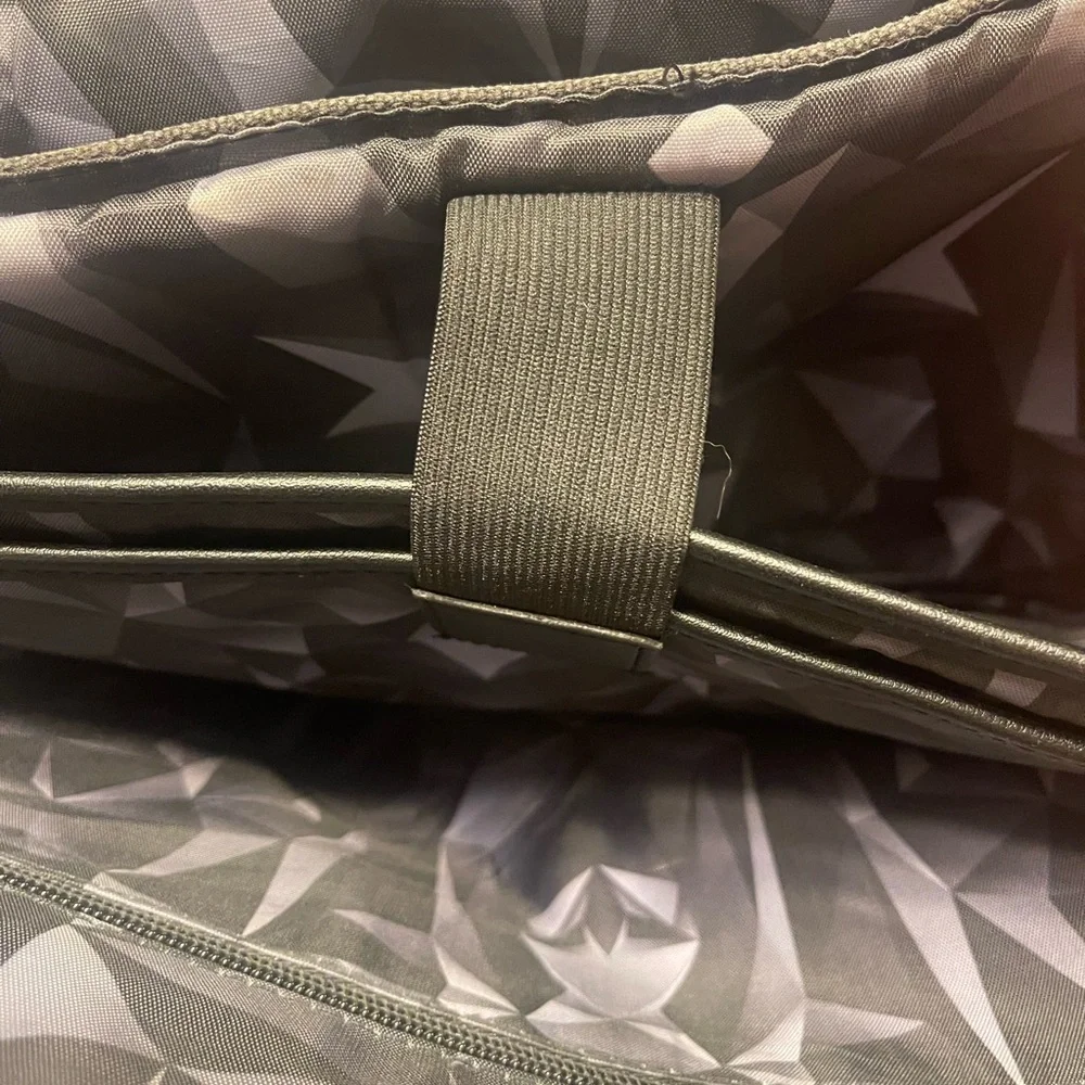 Kenneth Cole Reaction Messenger Bag